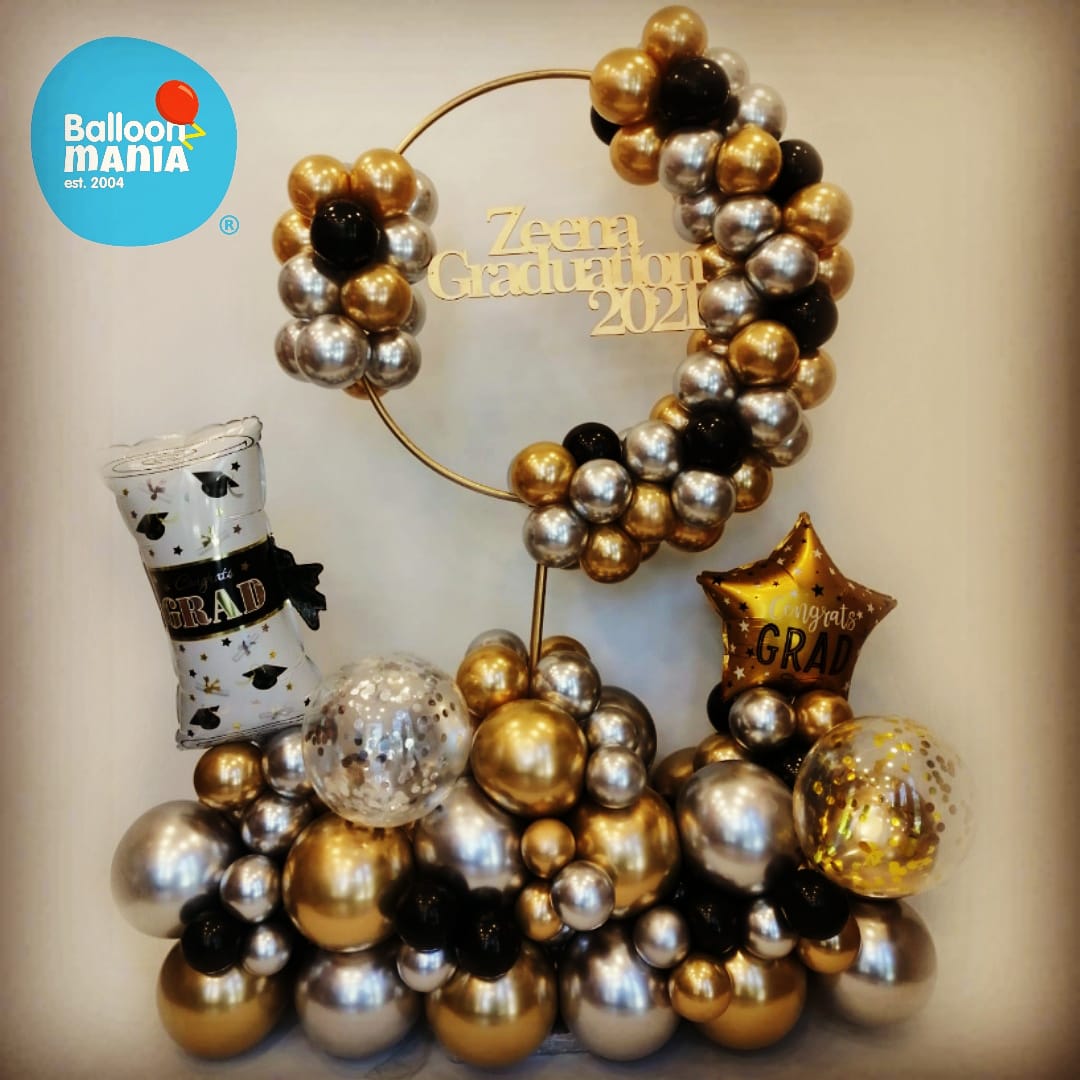 GRAD ARRANGEMENT WITH NAME RING